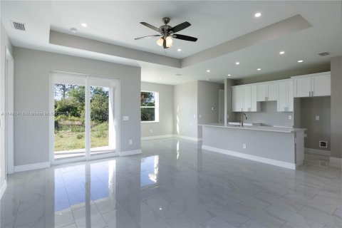 Villa ou maison à vendre à Lehigh Acres, Floride: 3 chambres № 860001 - photo 4