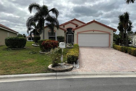 House in Delray Beach, Florida 3 bedrooms, 141.95 sq.m. № 981831 - photo 1