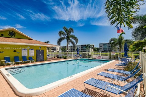 Condo in Dania Beach, Florida, 2 bedrooms  № 1395849 - photo 5