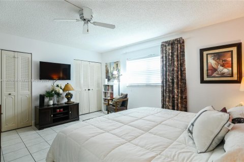 Condo in Dania Beach, Florida, 2 bedrooms  № 1395849 - photo 30