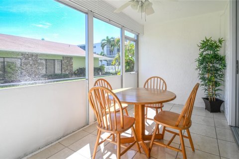 Condo in Dania Beach, Florida, 2 bedrooms  № 1395849 - photo 23