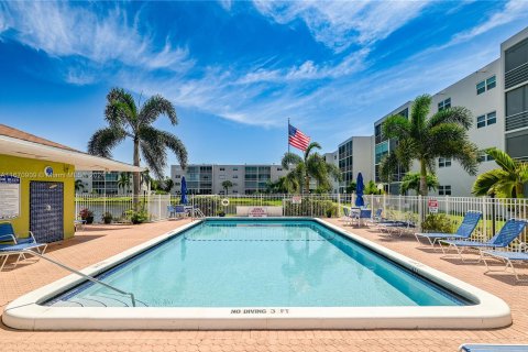 Copropriété à vendre à Dania Beach, Floride: 2 chambres, 106.28 m2 № 1395849 - photo 4