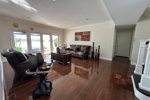 Casa en venta en Pembroke Pines, Florida, 5 dormitorios, 300.35 m2 № 1221815 - foto 5