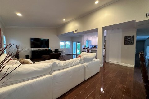 Casa en venta en Pembroke Pines, Florida, 5 dormitorios, 300.35 m2 № 1221815 - foto 14