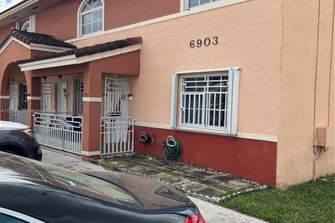 Condominio en venta en Hialeah, Florida, 2 dormitorios, 90.12 m2 № 1209851 - foto 2