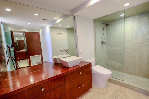 Condo in Miami Beach, Florida, 1 bedroom  № 1172428 - photo 22