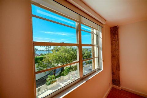 Condo in Miami Beach, Florida, 1 bedroom  № 1172428 - photo 16