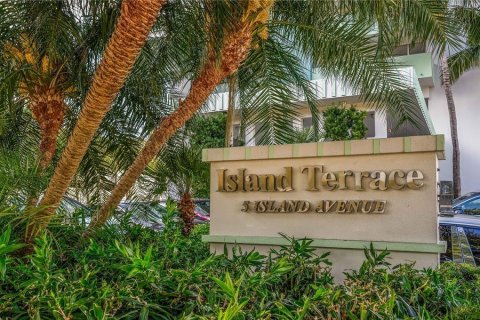 Condo in Miami Beach, Florida, 1 bedroom  № 1172428 - photo 1