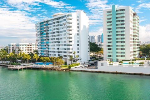 Condo in Miami Beach, Florida, 1 bedroom  № 1172428 - photo 11