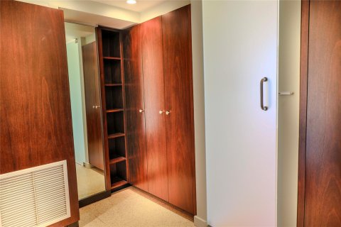 Condo in Miami Beach, Florida, 1 bedroom  № 1172428 - photo 18