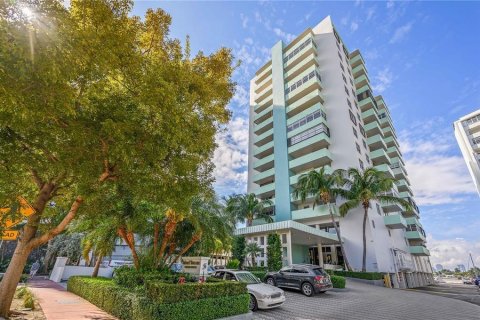 Condo in Miami Beach, Florida, 1 bedroom  № 1172428 - photo 2