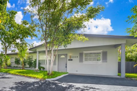Villa ou maison à vendre à Oakland Park, Floride: 4 chambres, 132.85 m2 № 1103983 - photo 1