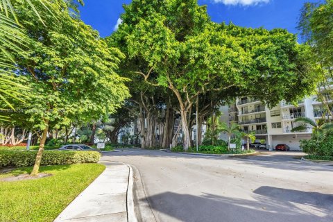 Condo in Miami, Florida, 1 bedroom  № 1381777 - photo 3