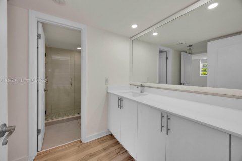 Condo in Miami, Florida, 1 bedroom  № 1381777 - photo 14