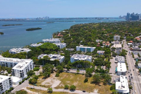 Condo in Miami, Florida, 1 bedroom  № 1381777 - photo 21