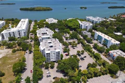 Condo in Miami, Florida, 1 bedroom  № 1381777 - photo 20