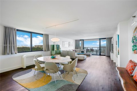 Condo in Miami, Florida, 2 bedrooms  № 1381817 - photo 21