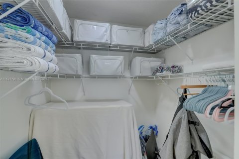 Condo in Sunny Isles Beach, Florida, 1 bedroom  № 1206350 - photo 24