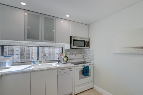 Copropriété à vendre à Sunny Isles Beach, Floride: 1 chambre, 71.26 m2 № 1206350 - photo 12