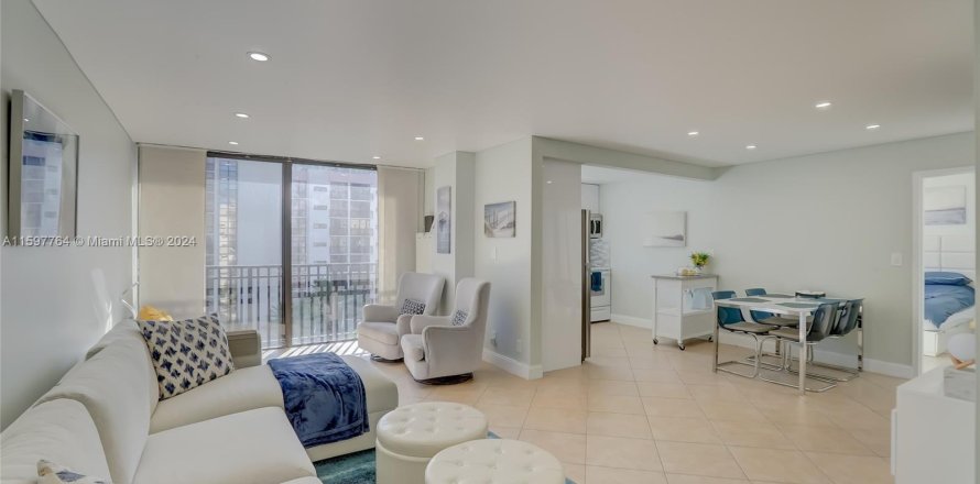 Condo in Sunny Isles Beach, Florida, 1 bedroom  № 1206350