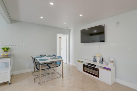 Condo in Sunny Isles Beach, Florida, 1 bedroom  № 1206350 - photo 8