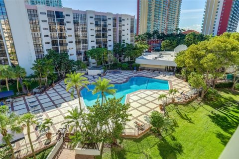 Condo in Sunny Isles Beach, Florida, 1 bedroom  № 1206350 - photo 27