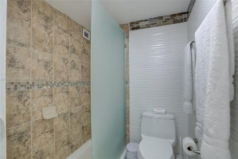 Condominio en venta en Sunny Isles Beach, Florida, 1 dormitorio, 71.26 m2 № 1206350 - foto 22