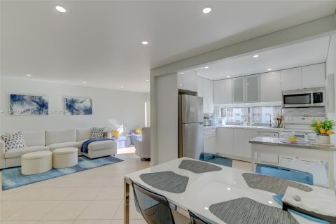 Copropriété à vendre à Sunny Isles Beach, Floride: 1 chambre, 71.26 m2 № 1206350 - photo 7