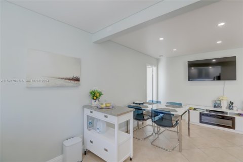 Copropriété à vendre à Sunny Isles Beach, Floride: 1 chambre, 71.26 m2 № 1206350 - photo 13