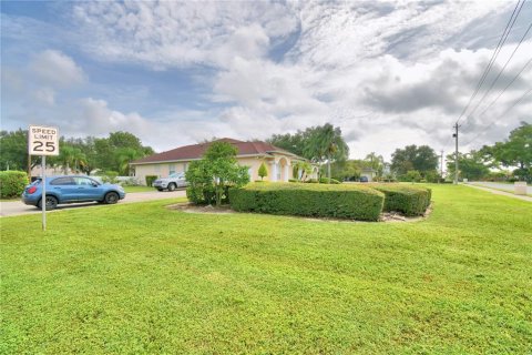 House in Lakeland, Florida 3 bedrooms, 254.09 sq.m. № 1355934 - photo 14