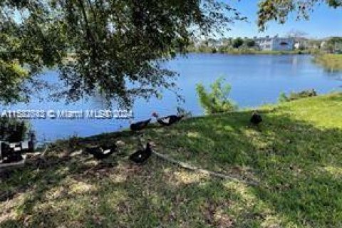 Condominio en venta en Miami Gardens, Florida, 1 dormitorio, 72 m2 № 1161375 - foto 2