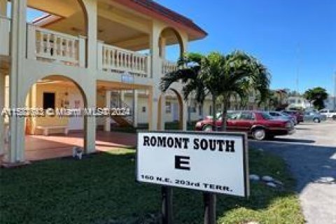 Condominio en venta en Miami Gardens, Florida, 1 dormitorio, 72 m2 № 1161375 - foto 1