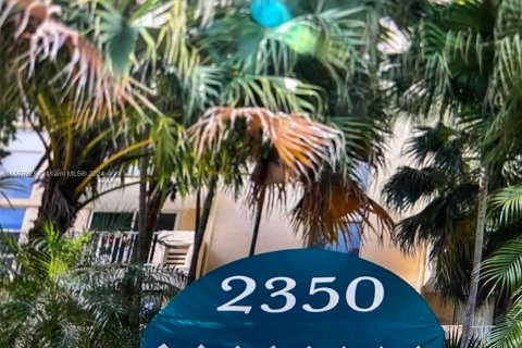 Condo in North Miami, Florida, 2 bedrooms  № 1161413 - photo 8
