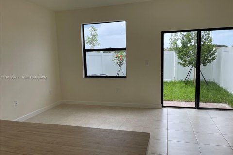 Townhouse in Hialeah, Florida 3 bedrooms, 131.18 sq.m. № 1370524 - photo 8