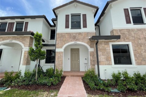 Touwnhouse à vendre à Hialeah, Floride: 3 chambres, 131.18 m2 № 1370524 - photo 1