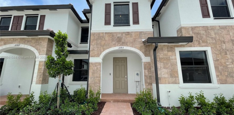 Townhouse in Hialeah, Florida 3 bedrooms, 131.18 sq.m. № 1370524