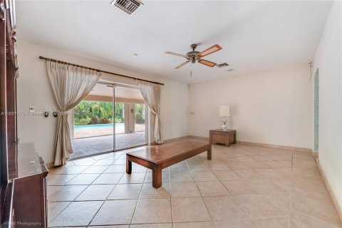 Villa ou maison à vendre à Miami, Floride: 4 chambres, 298.03 m2 № 1370482 - photo 13