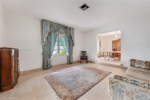 Villa ou maison à vendre à Miami, Floride: 4 chambres, 298.03 m2 № 1370482 - photo 15