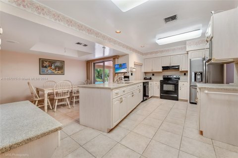 Casa en venta en Miami, Florida, 4 dormitorios, 298.03 m2 № 1370482 - foto 5