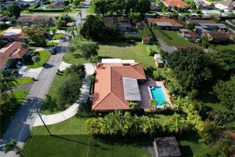 Casa en venta en Miami, Florida, 4 dormitorios, 298.03 m2 № 1370482 - foto 29