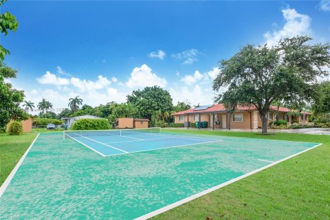 Villa ou maison à vendre à Miami, Floride: 4 chambres, 298.03 m2 № 1370482 - photo 8