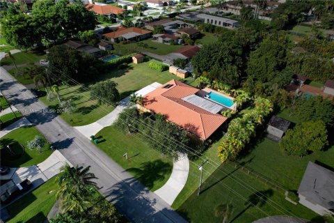 Casa en venta en Miami, Florida, 4 dormitorios, 298.03 m2 № 1370482 - foto 28