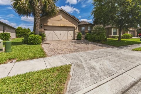 House in Davenport, Florida 3 bedrooms, 175.59 sq.m. № 1113860 - photo 1