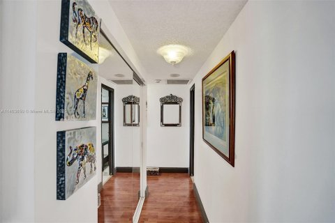 Condominio en venta en Sunny Isles Beach, Florida, 2 dormitorios, 113.34 m2 № 552734 - foto 18