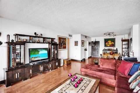Condominio en venta en Sunny Isles Beach, Florida, 2 dormitorios, 113.34 m2 № 552734 - foto 8
