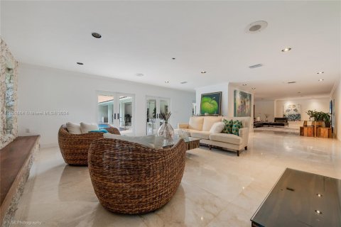 House in Miami, Florida 4 bedrooms, 394.37 sq.m. № 1181725 - photo 5