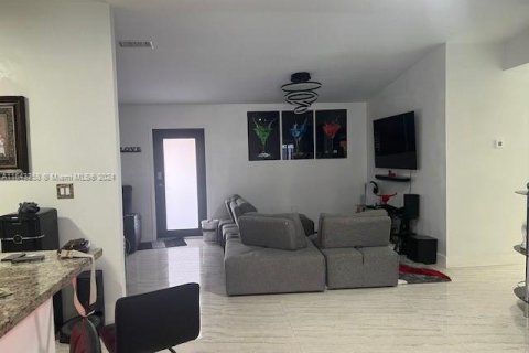 Casa en venta en Miami, Florida, 4 dormitorios, 176.14 m2 № 1329908 - foto 15