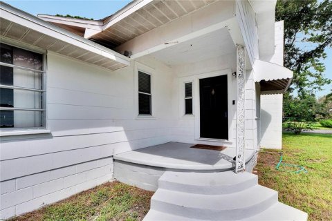 House in Tampa, Florida 4 bedrooms, 153.85 sq.m. № 1371499 - photo 4