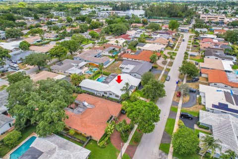 Casa en venta en Hollywood, Florida, 3 dormitorios, 248.89 m2 № 1189605 - foto 1