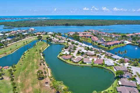 Condo in Stuart, Florida, 2 bedrooms  № 1207489 - photo 1